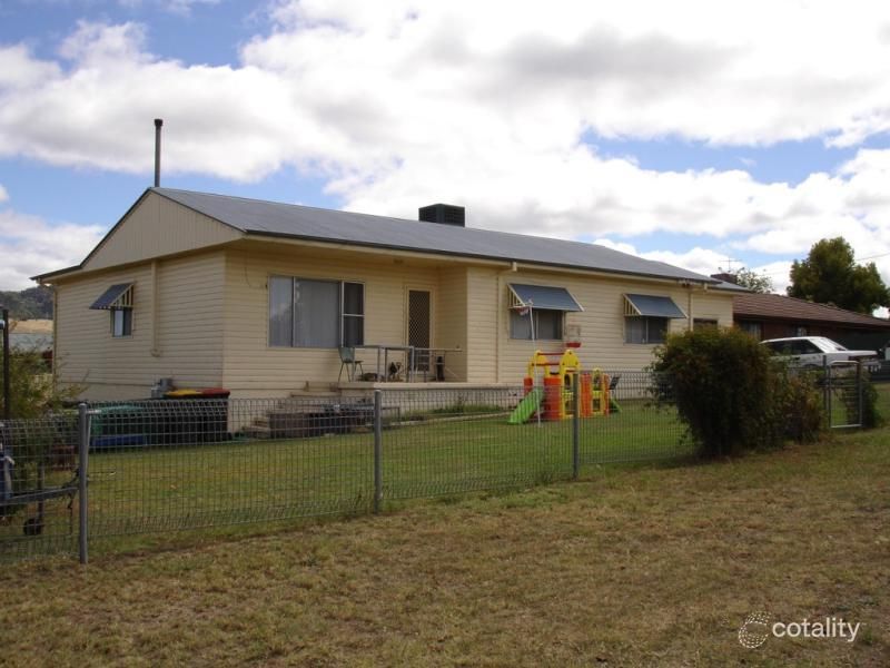 24 Denman Ave, Kootingal, NSW 2352