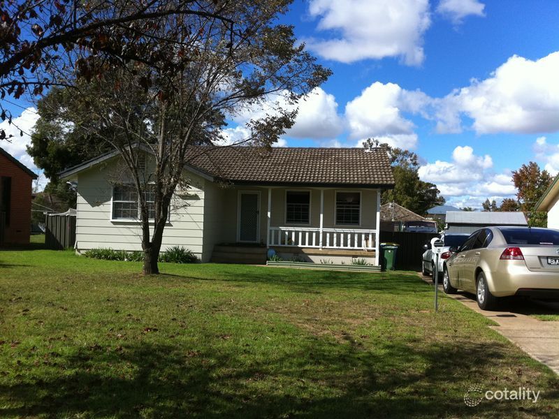 5 Baird Ave, Kooringal, NSW 2650