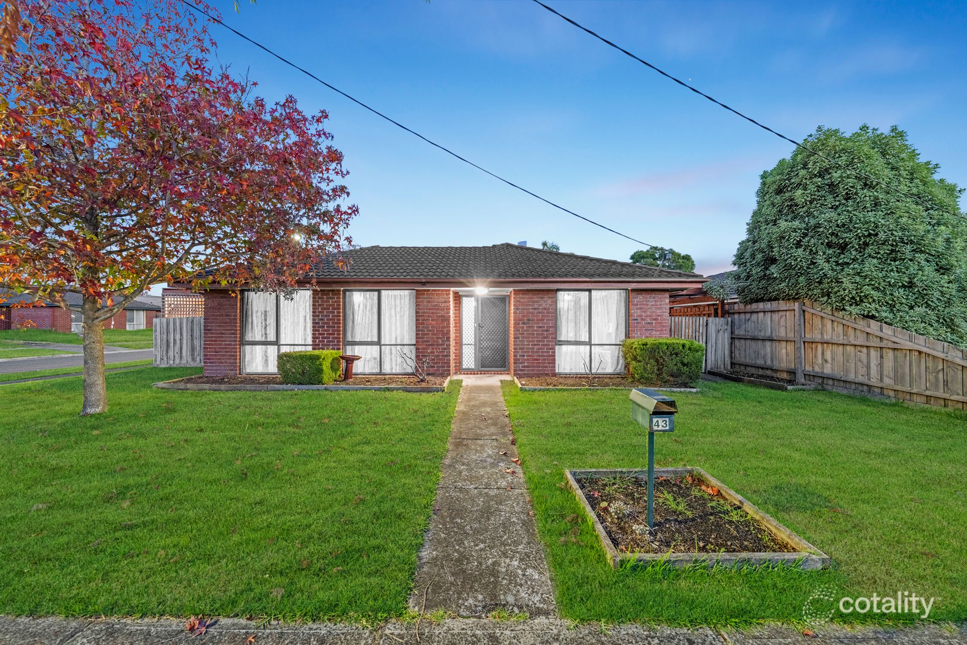 43 Navarre Dr, Cranbourne West, VIC 3977