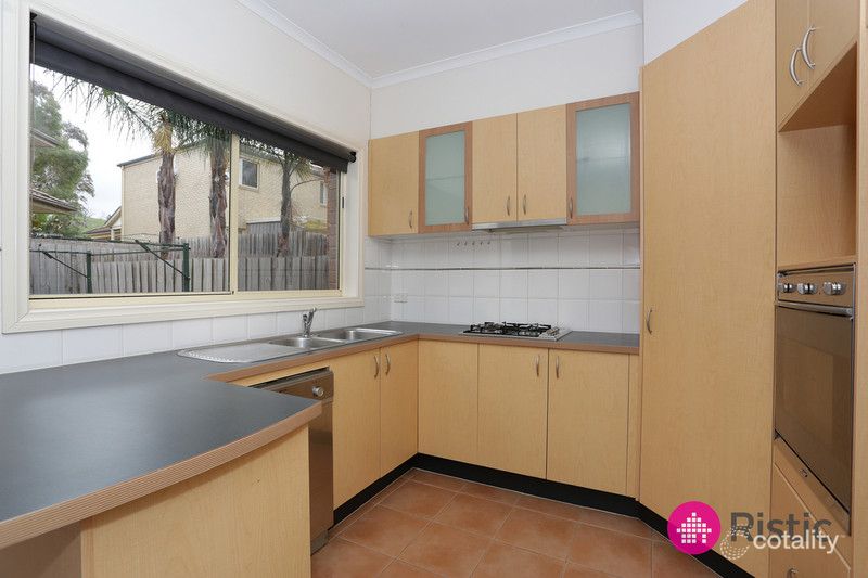 6 Crepe Myrtle Cres, South Morang, VIC 3752