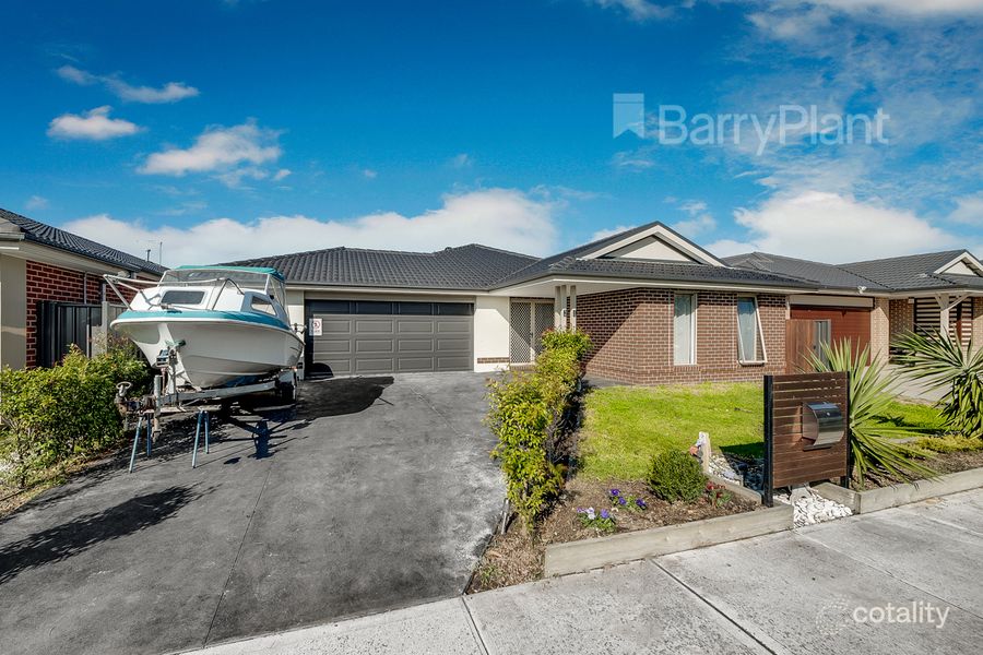 21 Fortuna Cres, Cranbourne West, VIC 3977