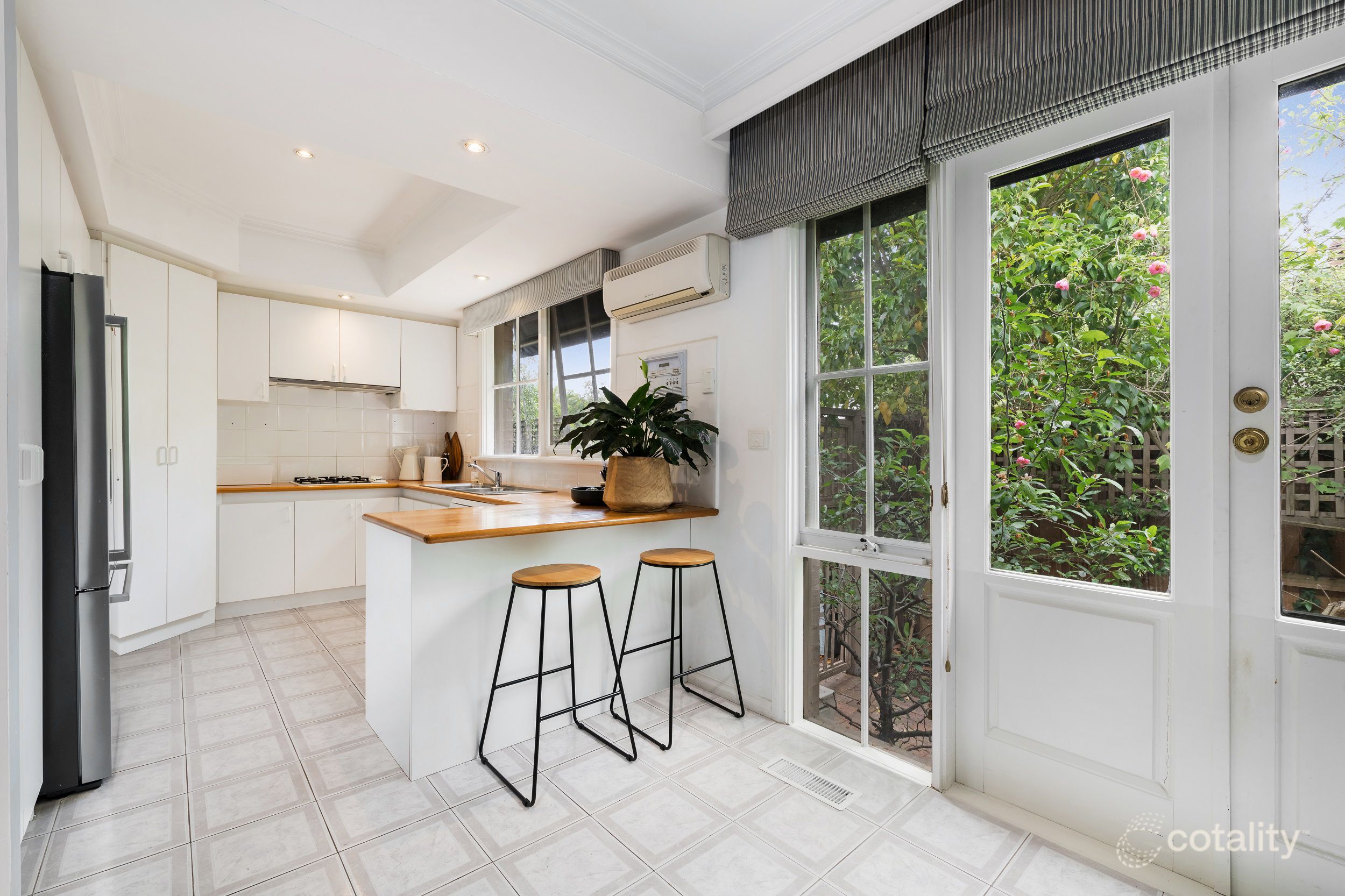 1/4 Tyndall St, Surrey Hills, VIC 3127