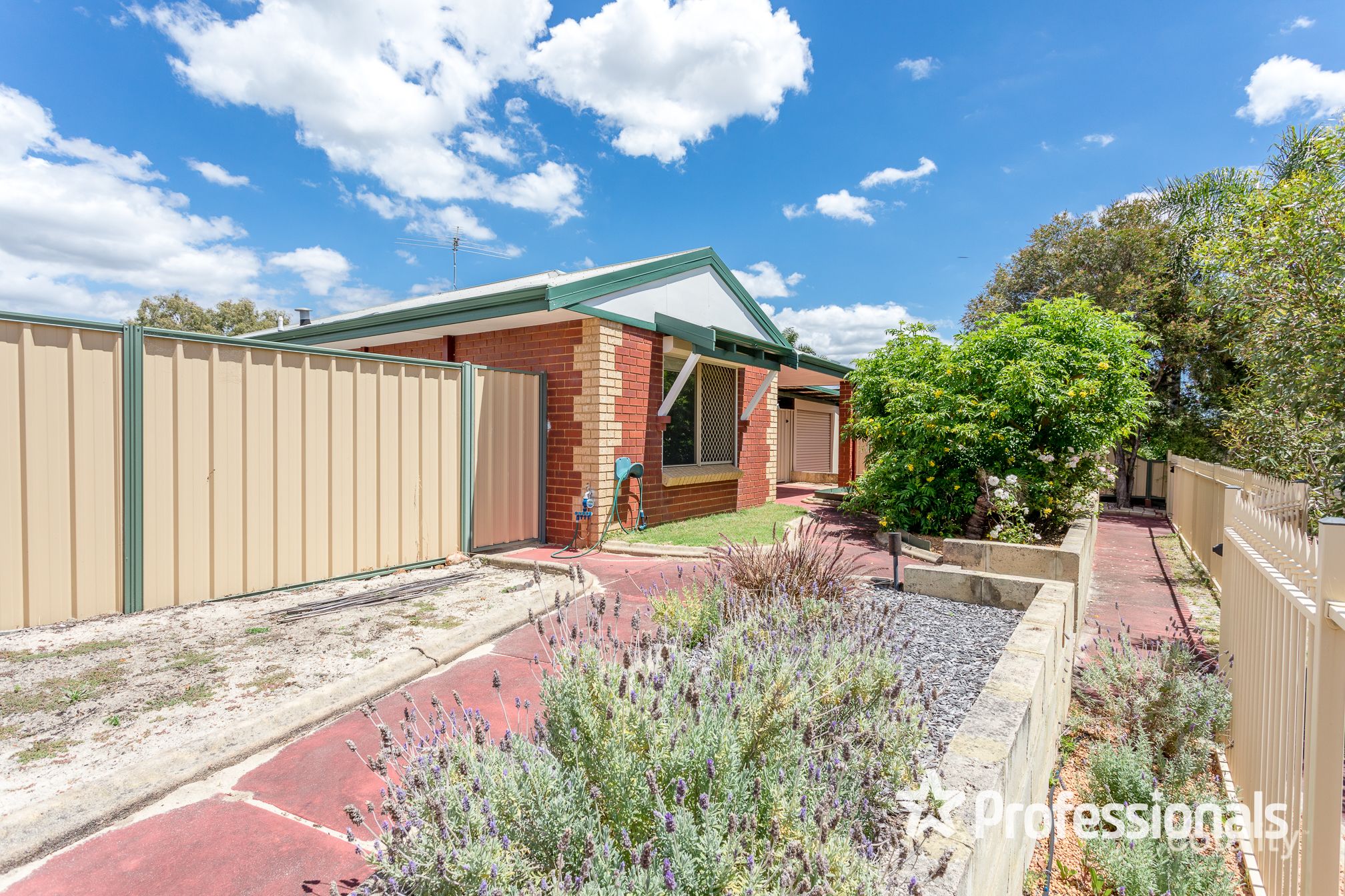 16 Bronzewing Ct, Brookdale, WA 6112