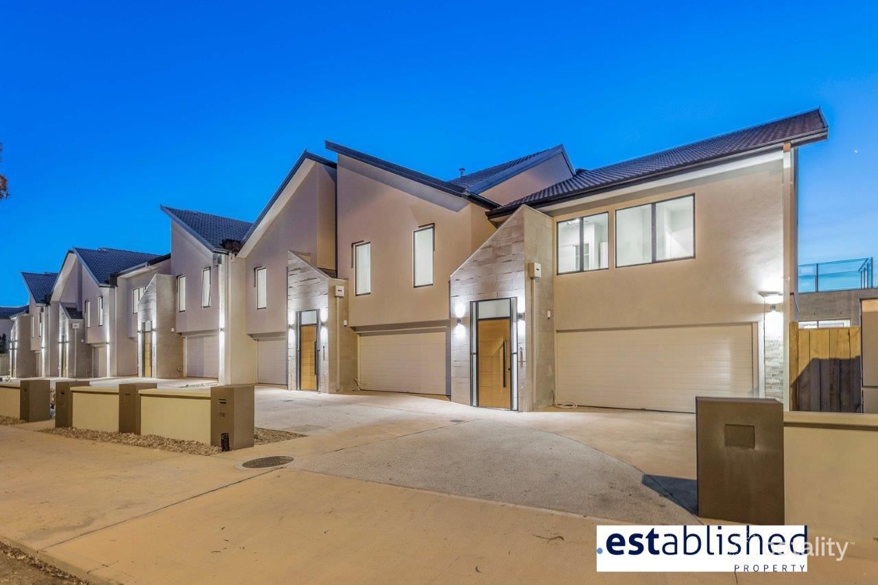 212 Sanctuary Lakes North Bvd, Point Cook, VIC 3030