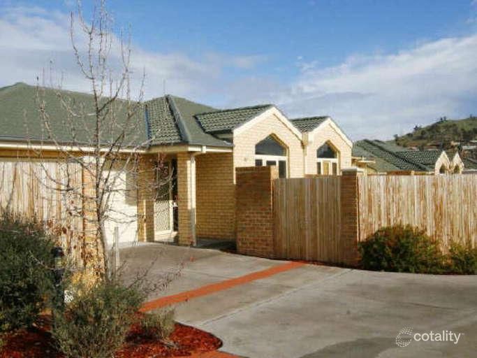 2/48 Betty Maloney Cres, Banks, ACT 2906