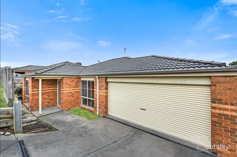 2/11 Renlik Ct, Pakenham, VIC 3810