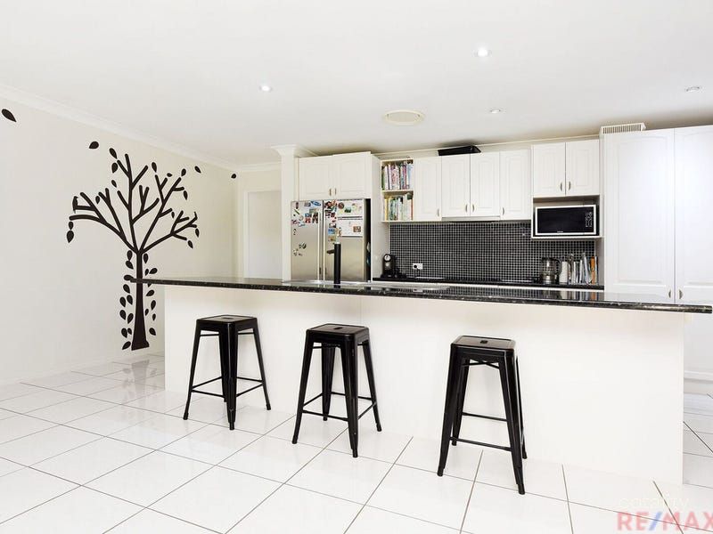 37 Hillview Cres, Little Mountain, QLD 4551