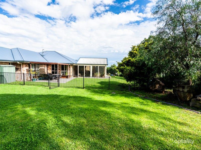 4 Debbie Ct, Highfields, QLD 4352