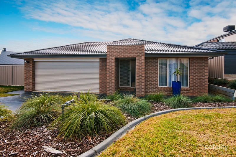 19 Craig Cct, Leneva, VIC 3691