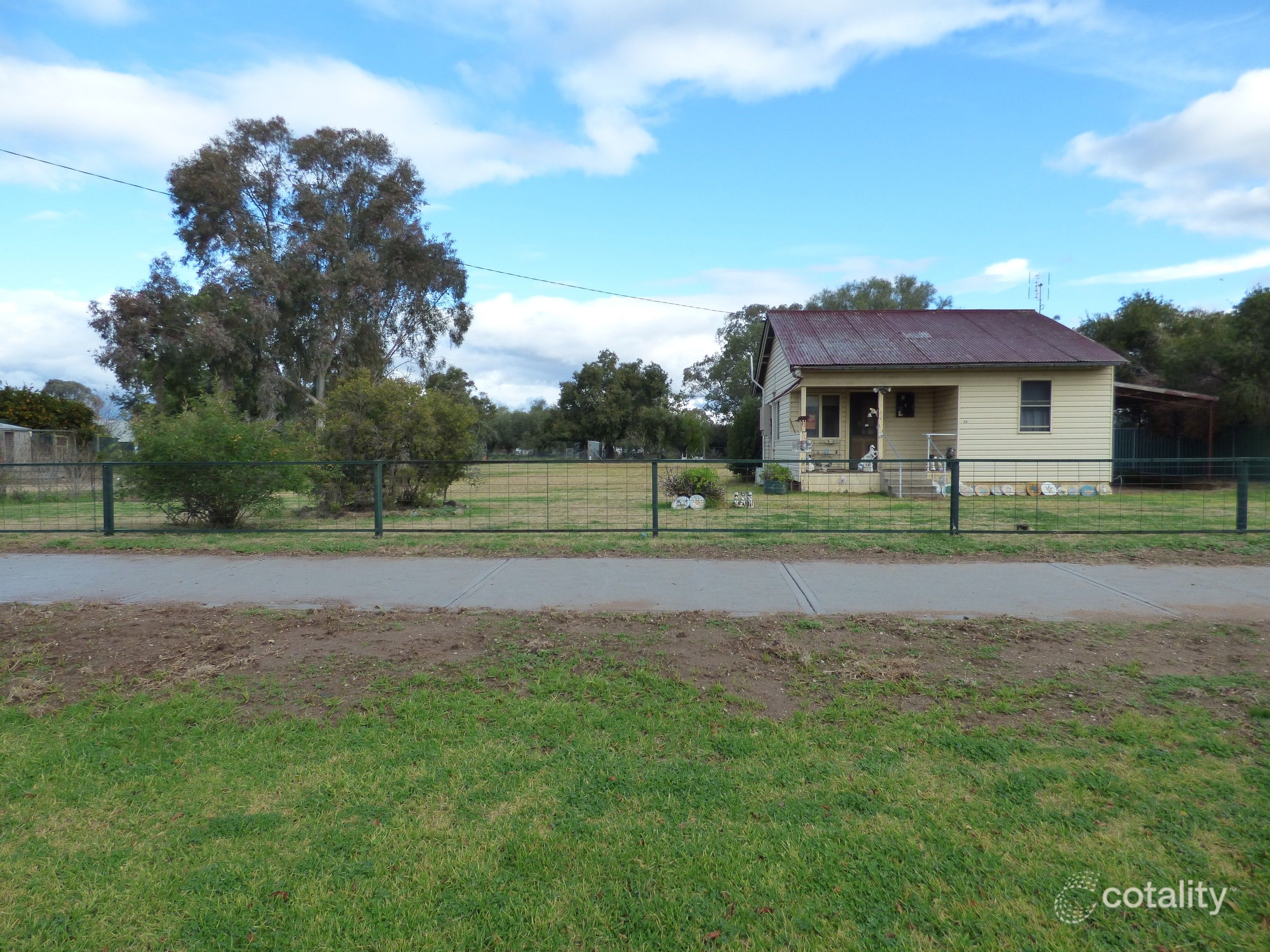 24 Pye St, Eugowra, NSW 2806