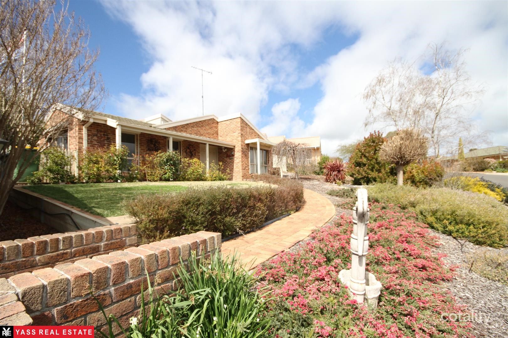 6 Merriman Dr, Yass, NSW 2582