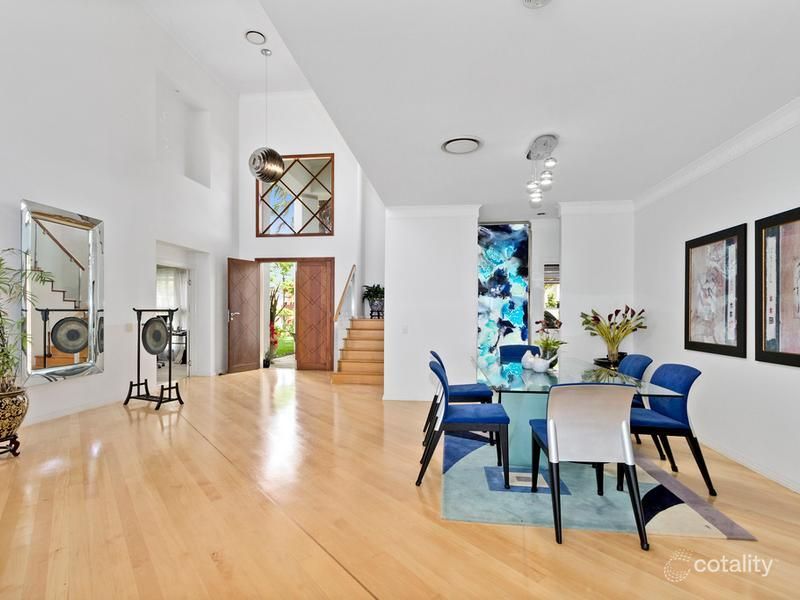 33 King Arthurs Ct, Paradise Point, QLD 4216