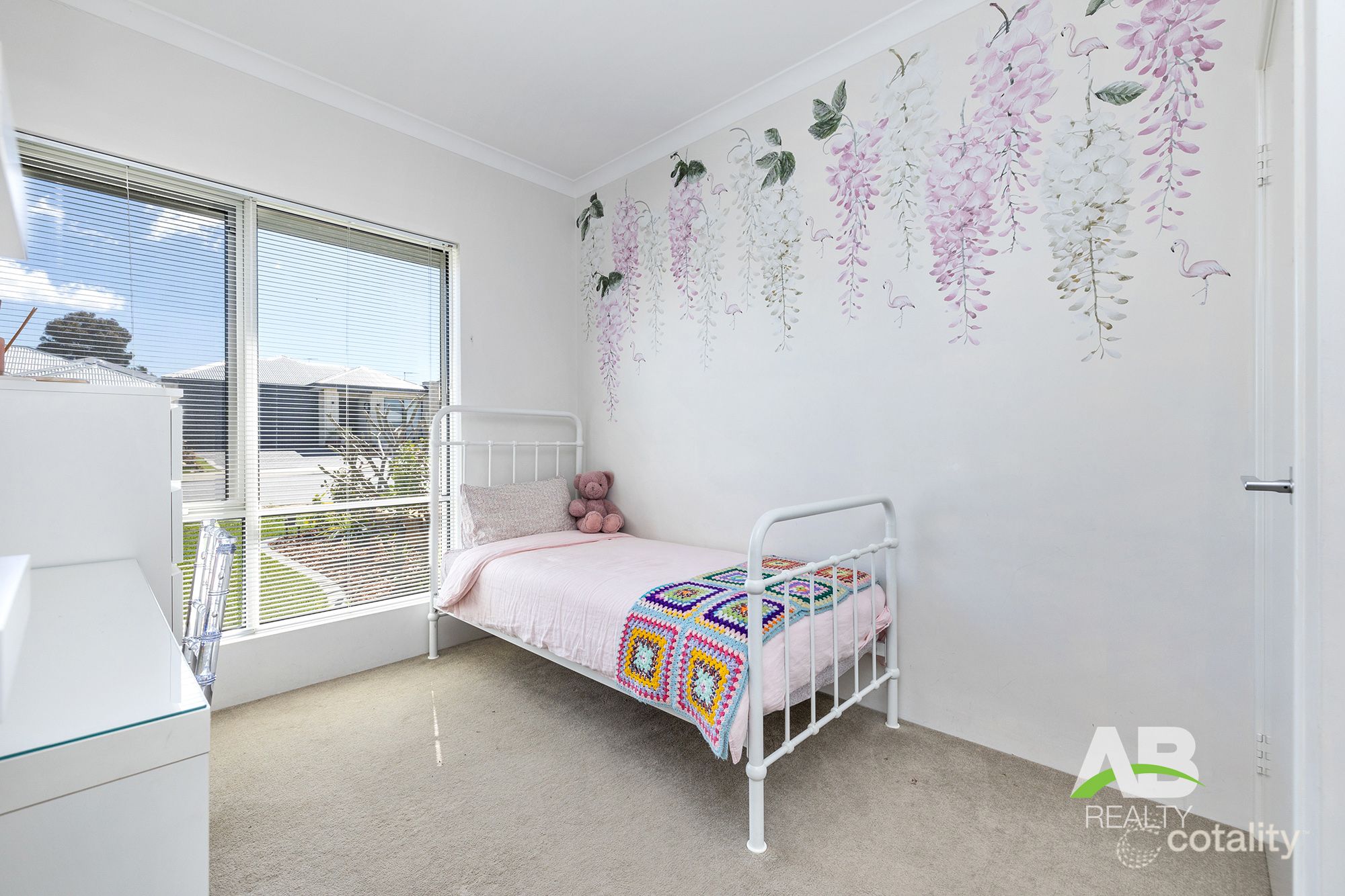 16 Limari Pl, Sinagra, WA 6065