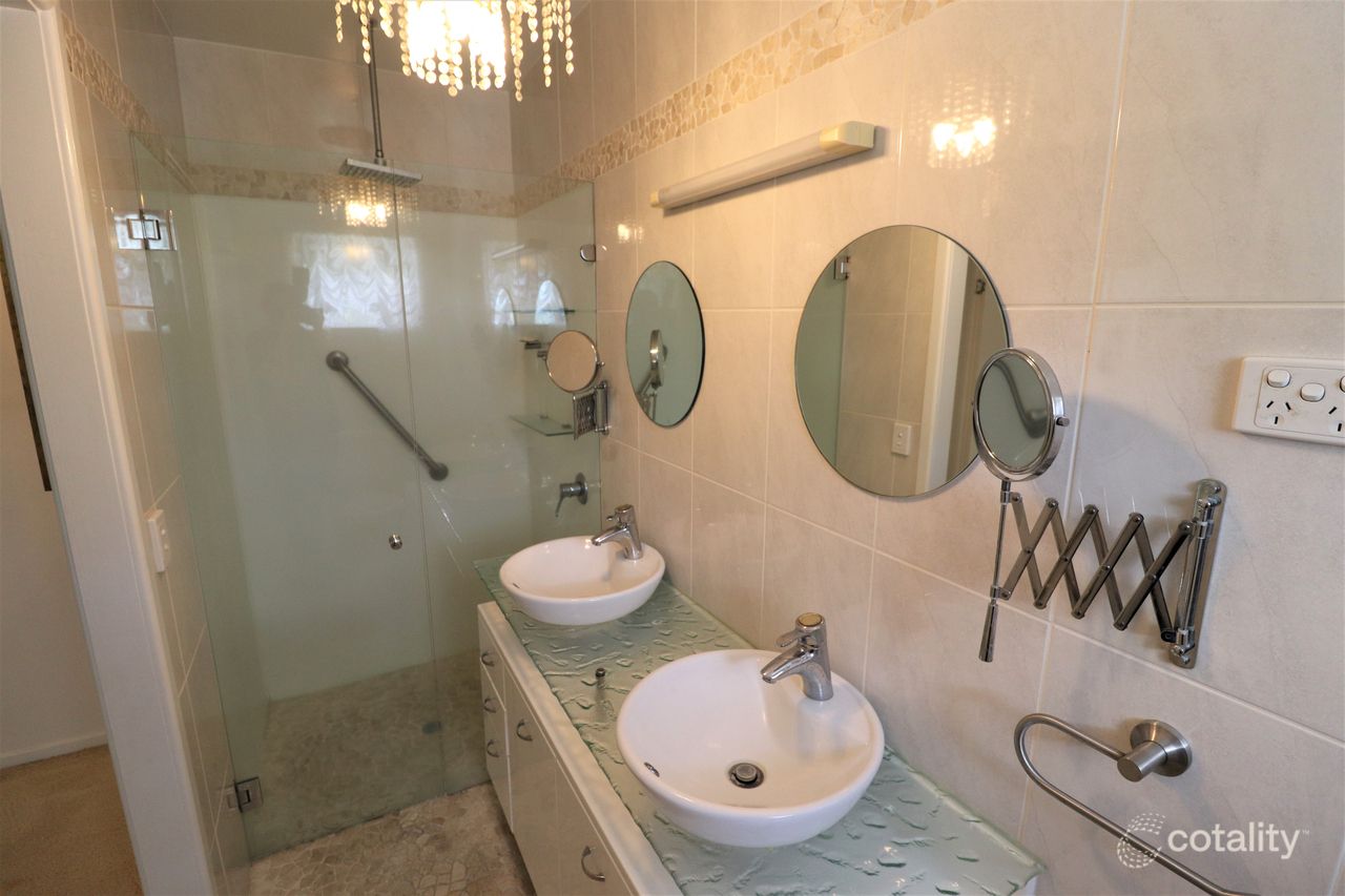 122 Beach Rd, Ayr, QLD 4807