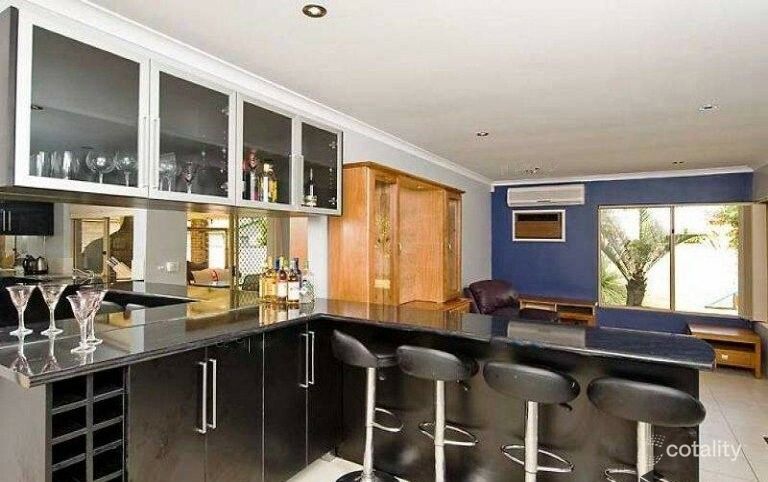 8 Horton Cres, Marangaroo, WA 6064