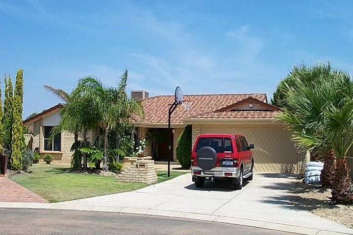 4 The Grove, Woodvale, WA 6026