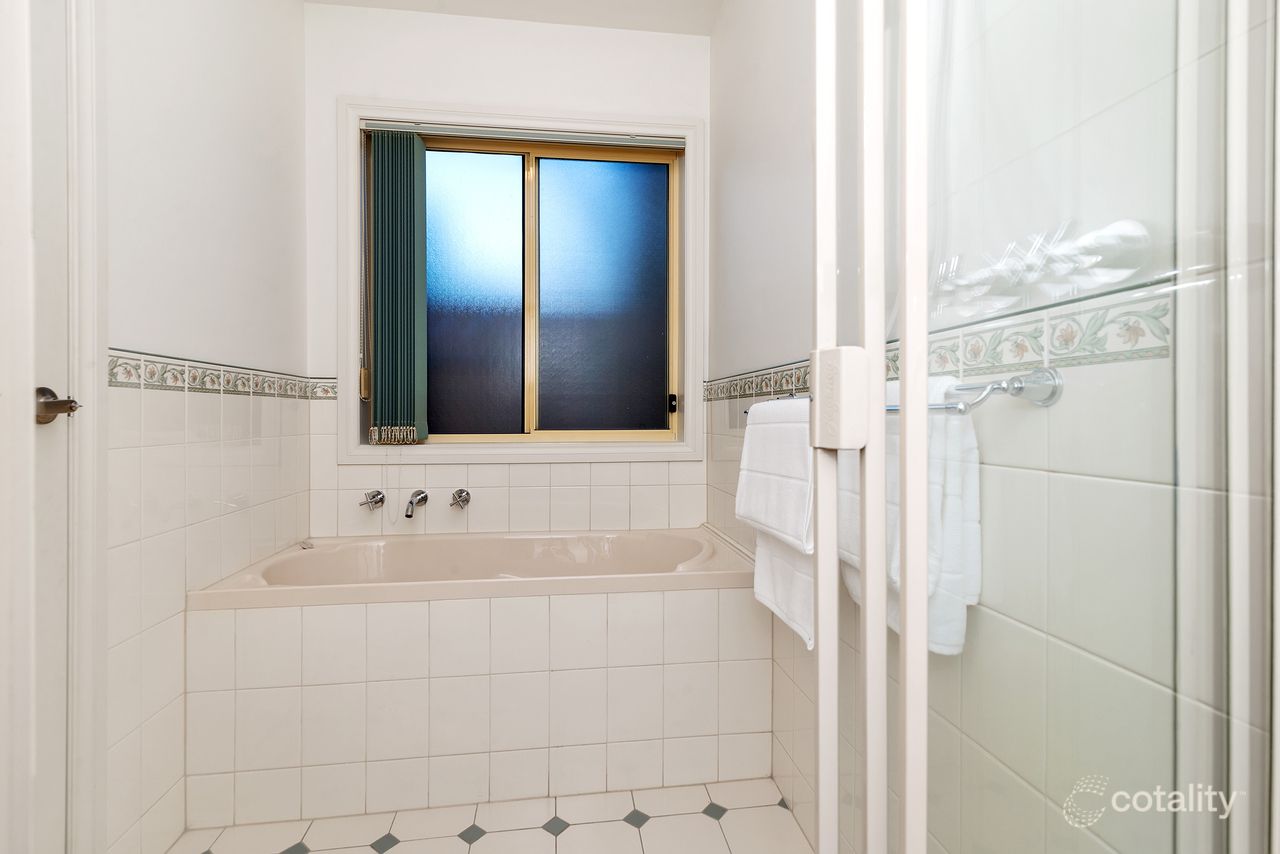 11 Kensington St, Clovelly Park, SA 5042