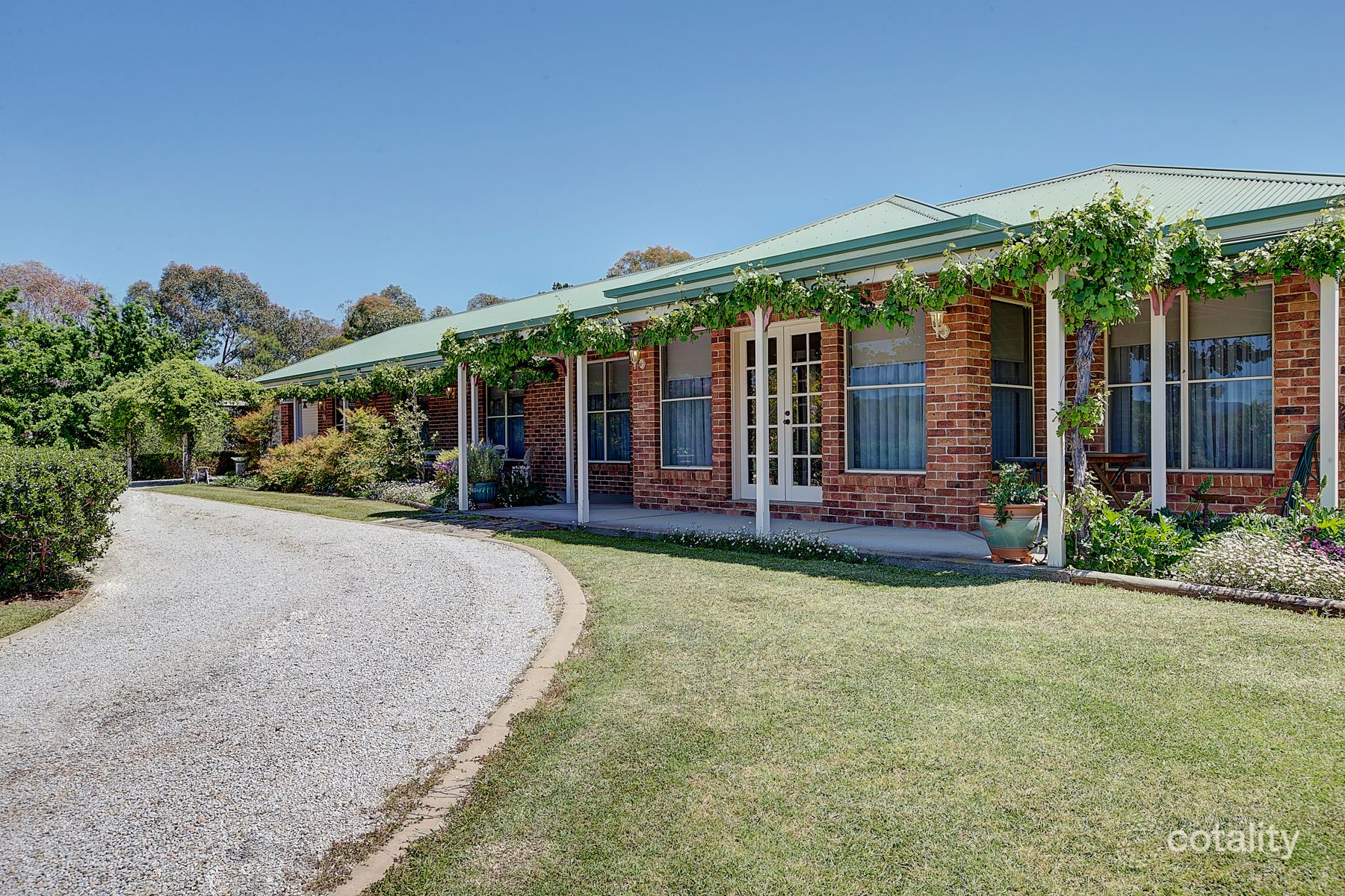 19 Leconfield Dr, Bombira, NSW 2850