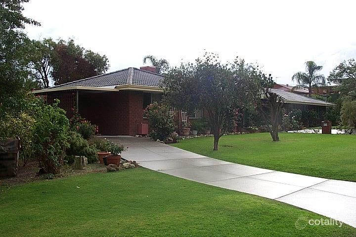 13b Lygnern Cres, Kallaroo, WA 6025