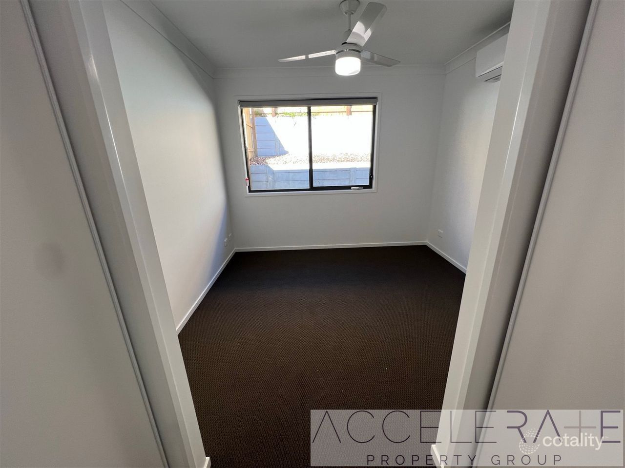 2/22 Waterway Cres, Hillcrest, QLD 4118