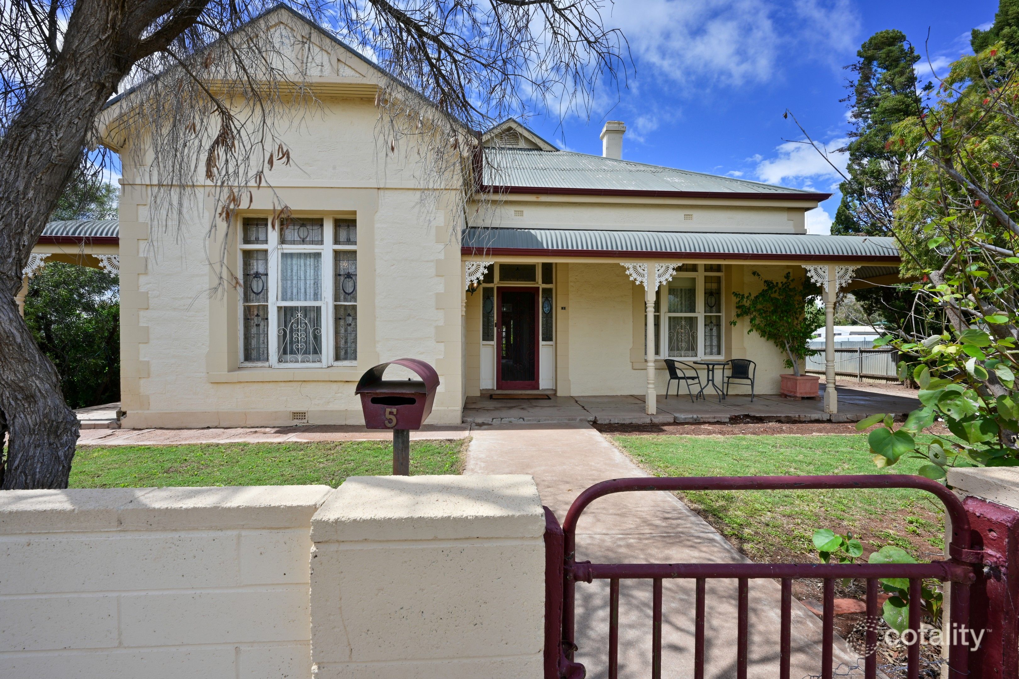 5 First St, Quorn, SA 5433