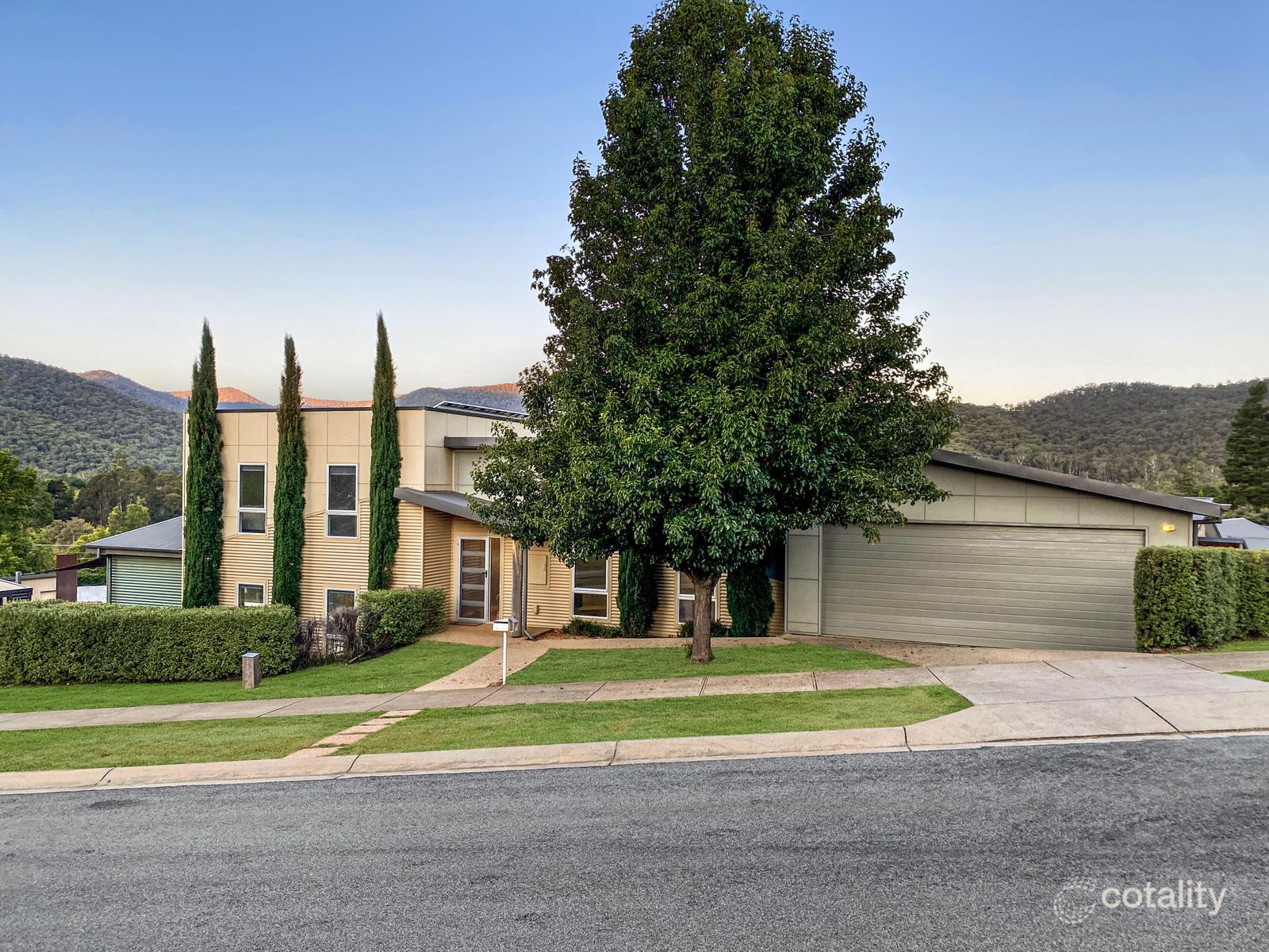 2 Orchard Ct, Bright, VIC 3741