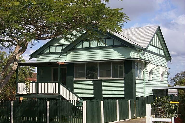 38 Camelot St, Tennyson, QLD 4105