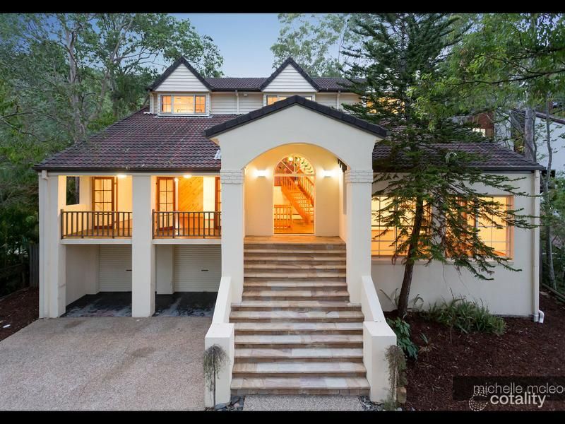 15 Narnoo St, Chapel Hill, QLD 4069