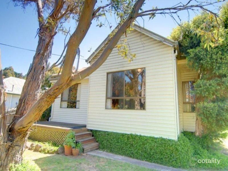 11 York St, Linton, VIC 3360