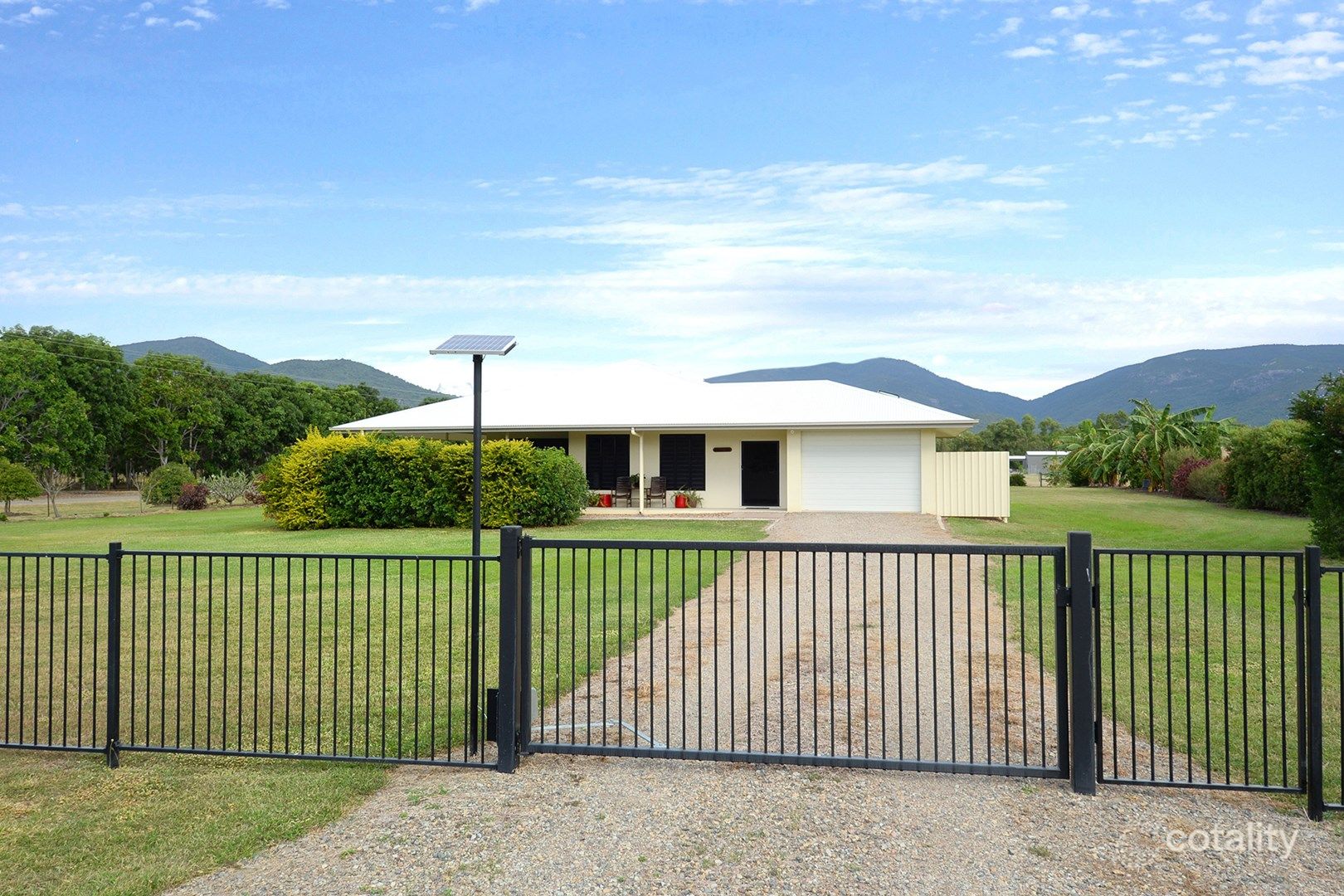 1-2 Ashman Ct, Alligator Creek, QLD 4816