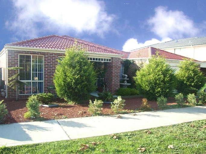 17 Sharyn St, Cranbourne West, VIC 3977