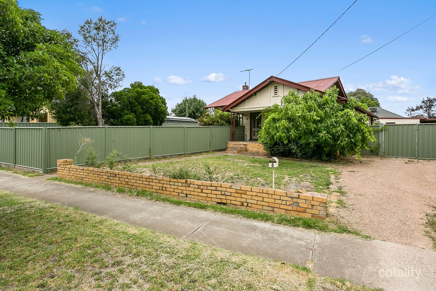 8 Spring Gully Rd, Quarry Hill, VIC 3550