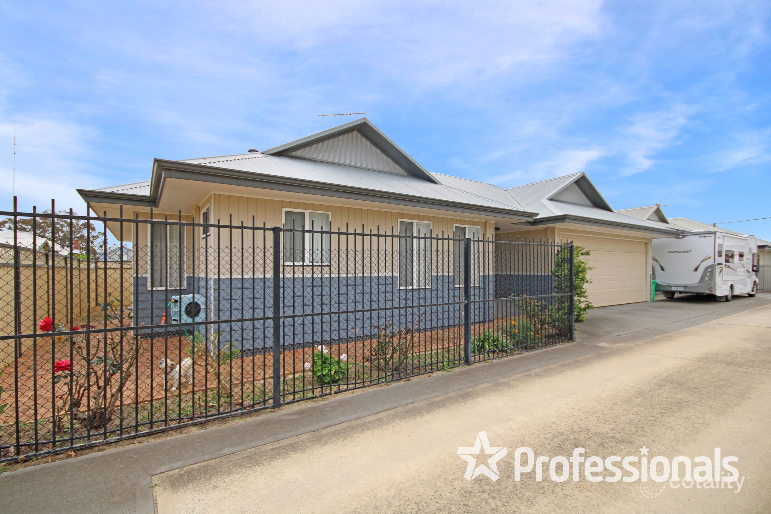 18a Albert Rd, Bunbury, WA 6230