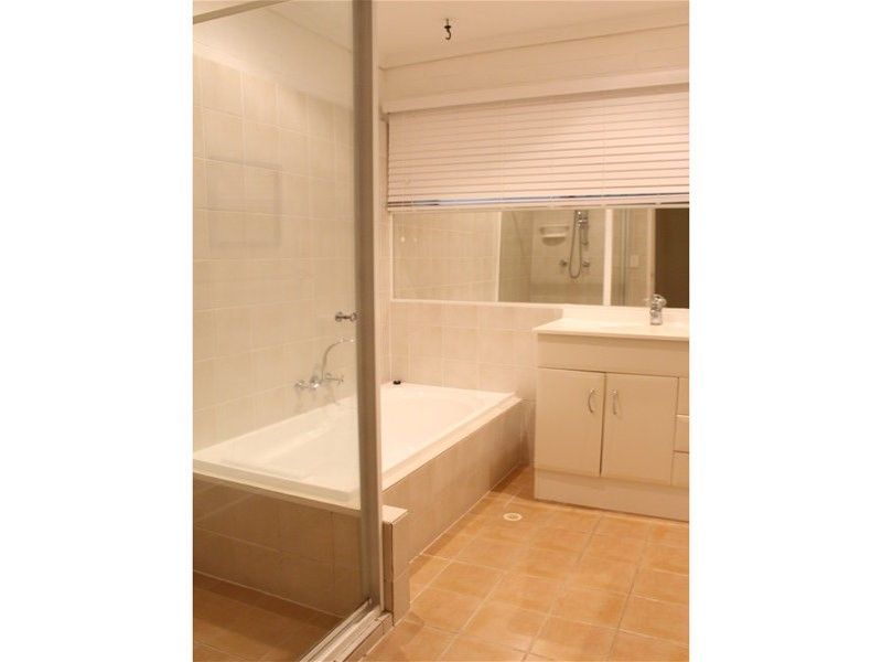 51 Cassandra St, Chapel Hill, QLD 4069