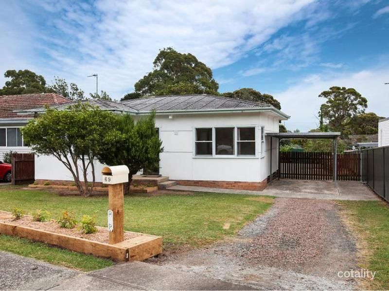 69 Lake Entrance Rd, Oak Flats, NSW 2529