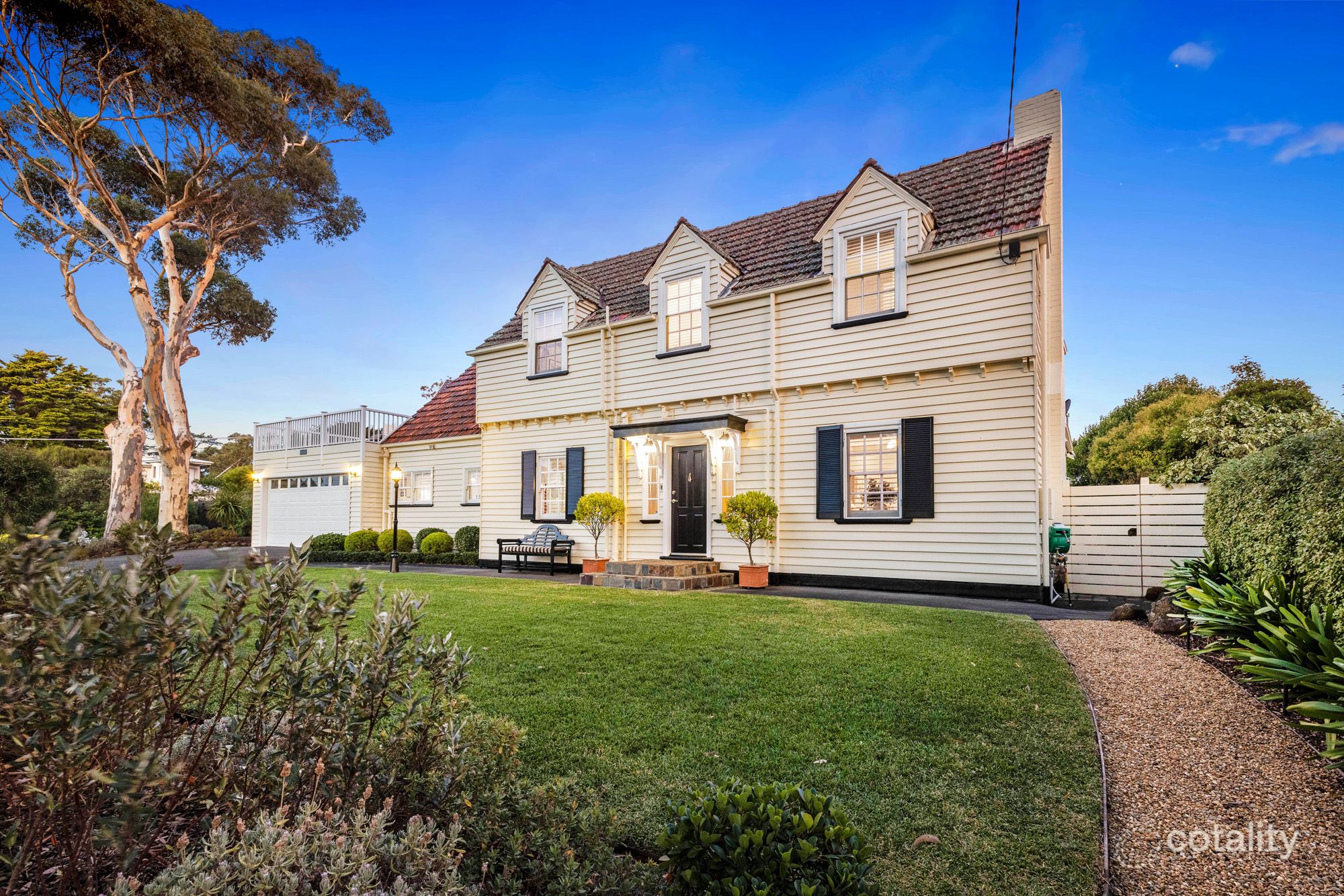 2 Roehampton Cres, Mount Eliza, VIC 3930