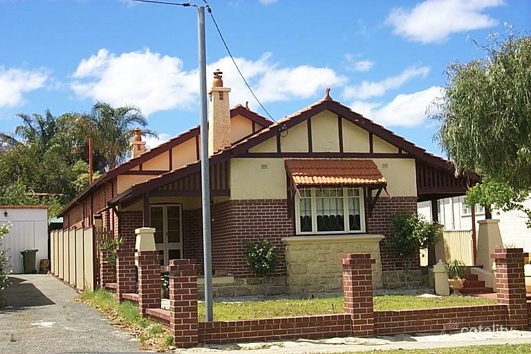 6 Highroyd St, Menora, WA 6050