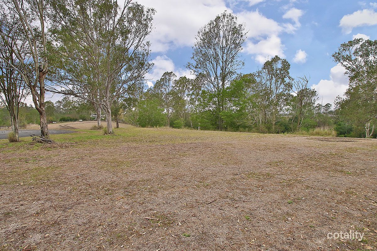 11 Riverside Dr, Muirlea, QLD 4306