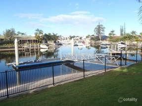 31 Markham Ave, Runaway Bay, QLD 4216