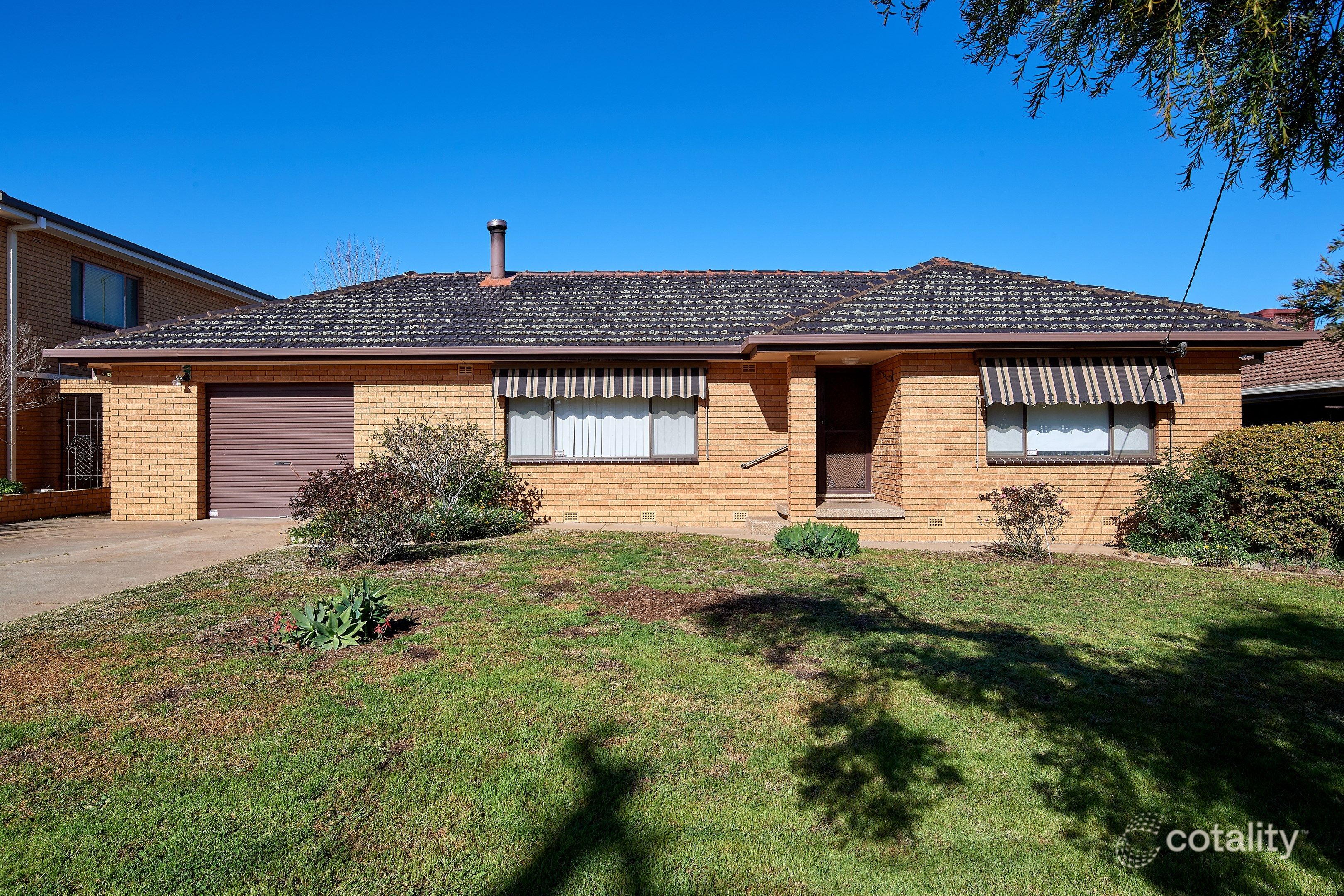 8 Fraser St, Mount Austin, NSW 2650