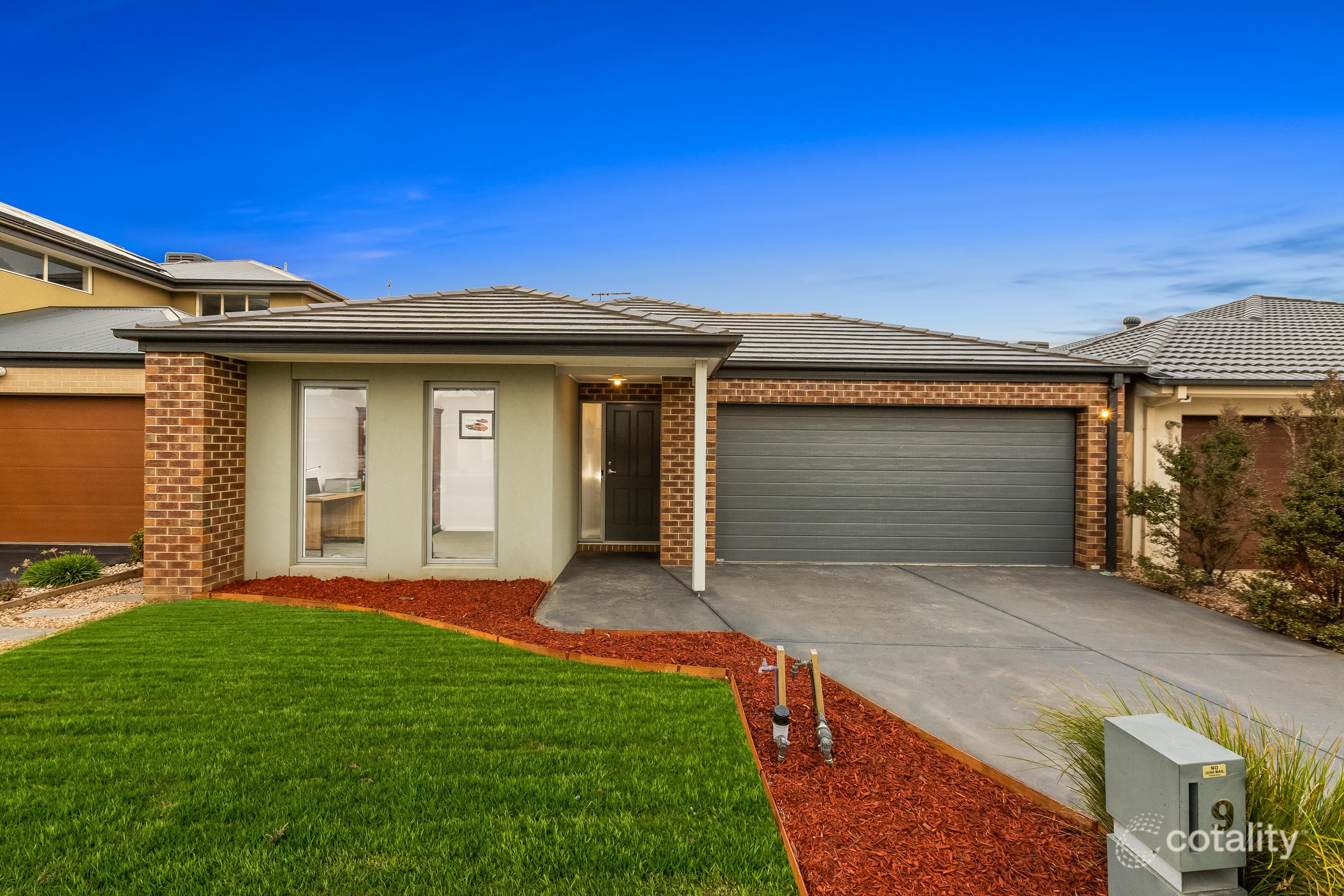 9 Davenport Cres, Cranbourne West, VIC 3977