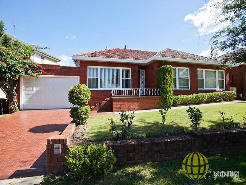 13 Wiggins Ave, Beverly Hills, NSW 2209
