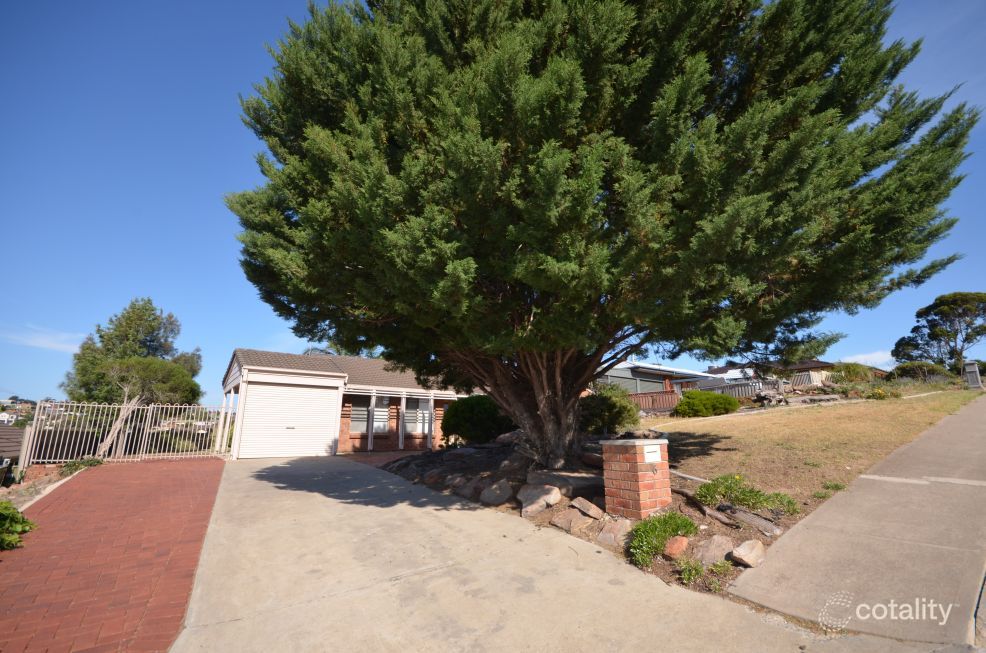 6 Sandison Rd, Hallett Cove, SA 5158