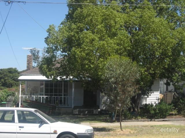 9 Pines Gr, Oak Park, VIC 3046