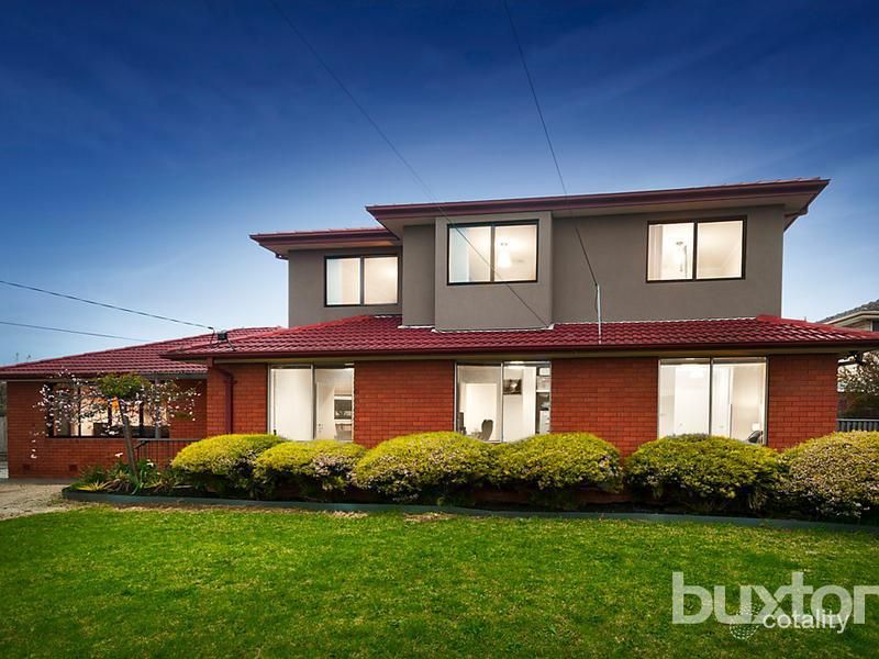 17 Ninevah Cres, Wheelers Hill, VIC 3150