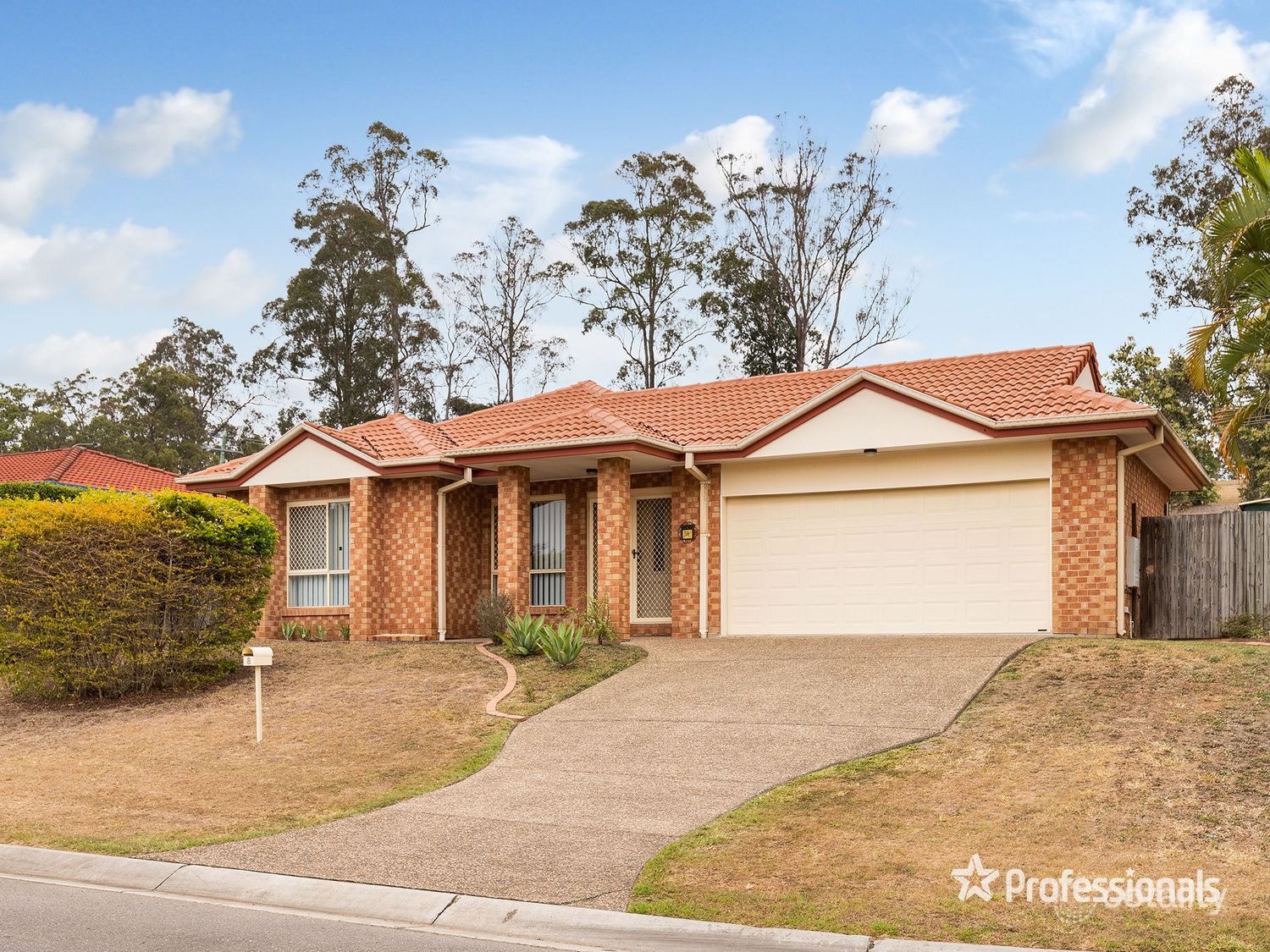 8 Kirralee Cres, Upper Kedron, QLD 4055
