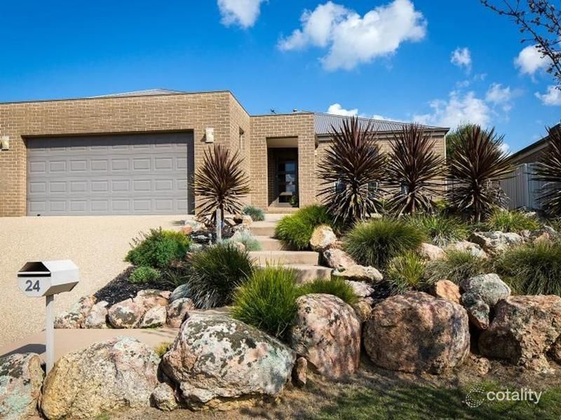 24 Craig Cct, Leneva, VIC 3691