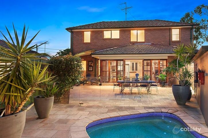 60 Gnarbo Ave, Carss Park, NSW 2221