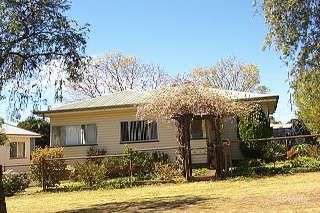 28 Esmond St, Rockville, QLD 4350