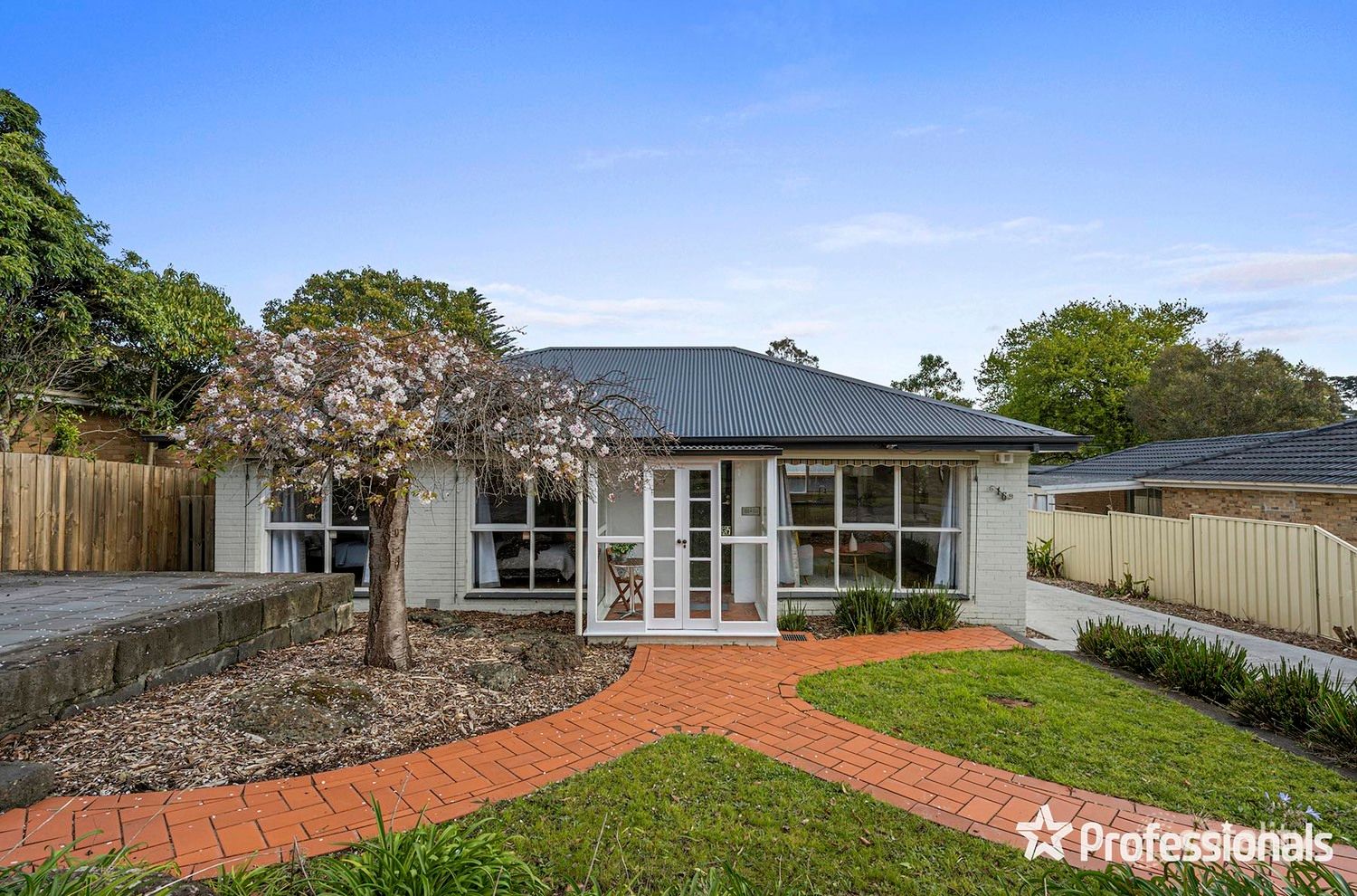 16 Swinburne Ave, Mooroolbark, VIC 3138